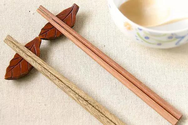 玄清风水命理吃饭用的筷子有哪些忌讳筷子的风水讲究