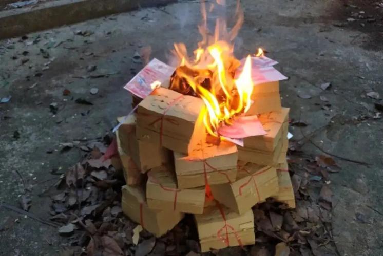 清明祭祖为什么大多数人不愿意放弃上坟烧纸的传统习俗