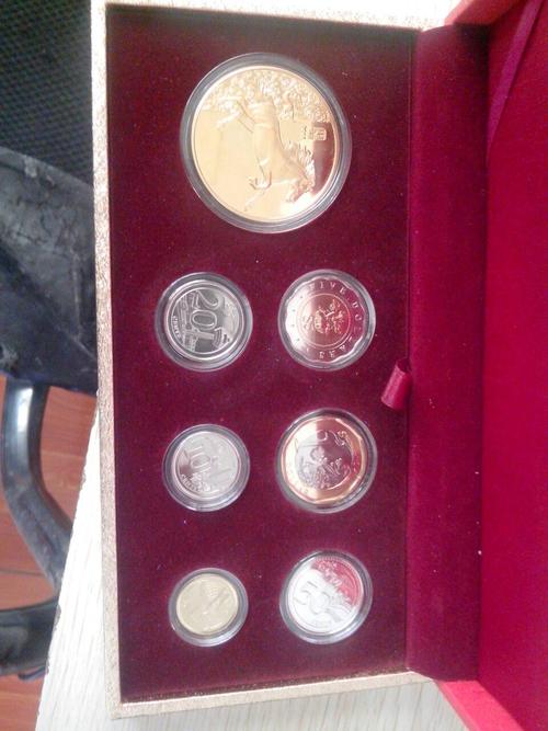 我有一套14年新加坡马年纪念币,我想卖掉,想知道在哪里查询它的价值
